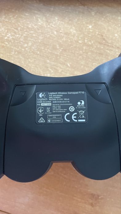 Бездротові геймпади Logitech F710