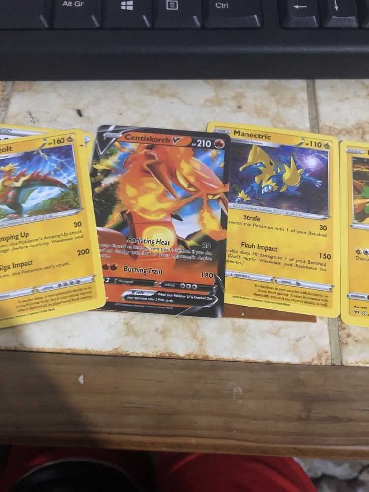 Cartas pokemon, em bom estado de uso