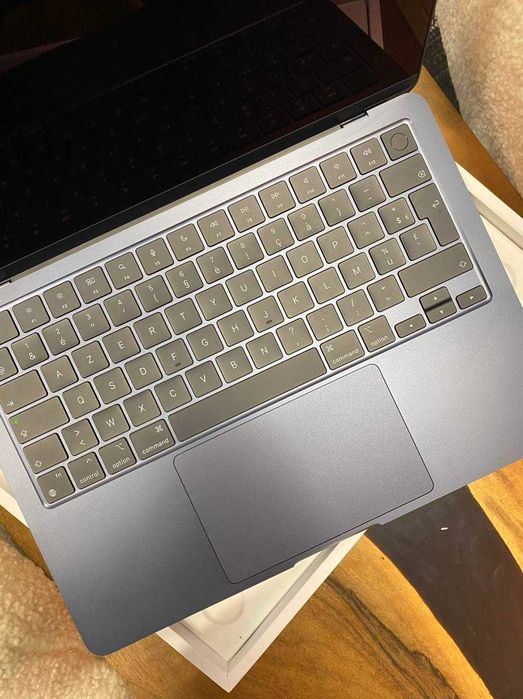 Ноутбук Apple MacBook Air 13“ M3 8/256GB Midnight (MRXV3) 2024