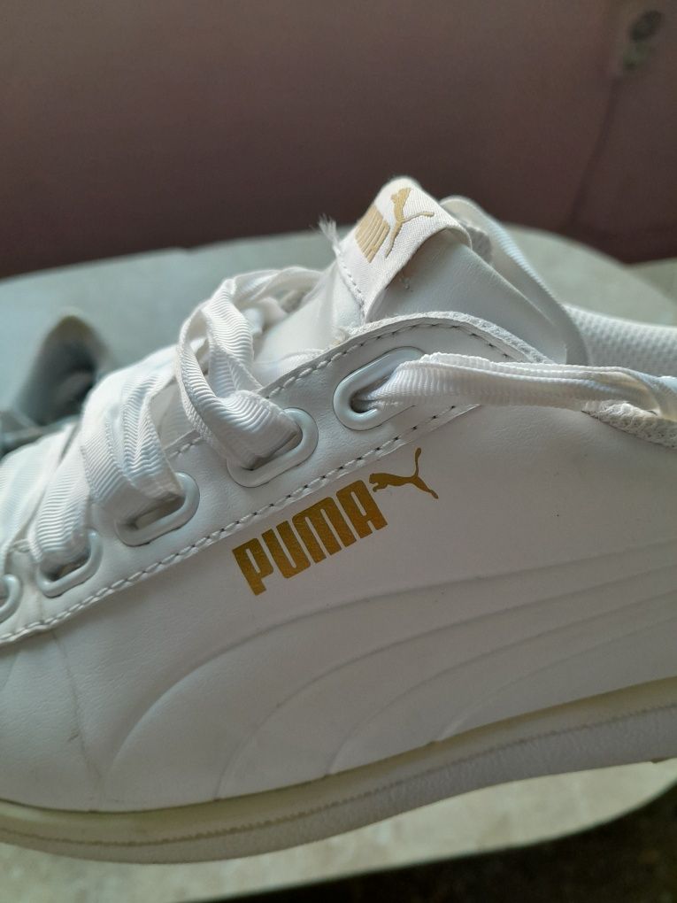 Кросівки фірменні Puma жіночі білі 38,5 б/в