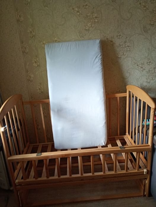 Ліжко з матрацом