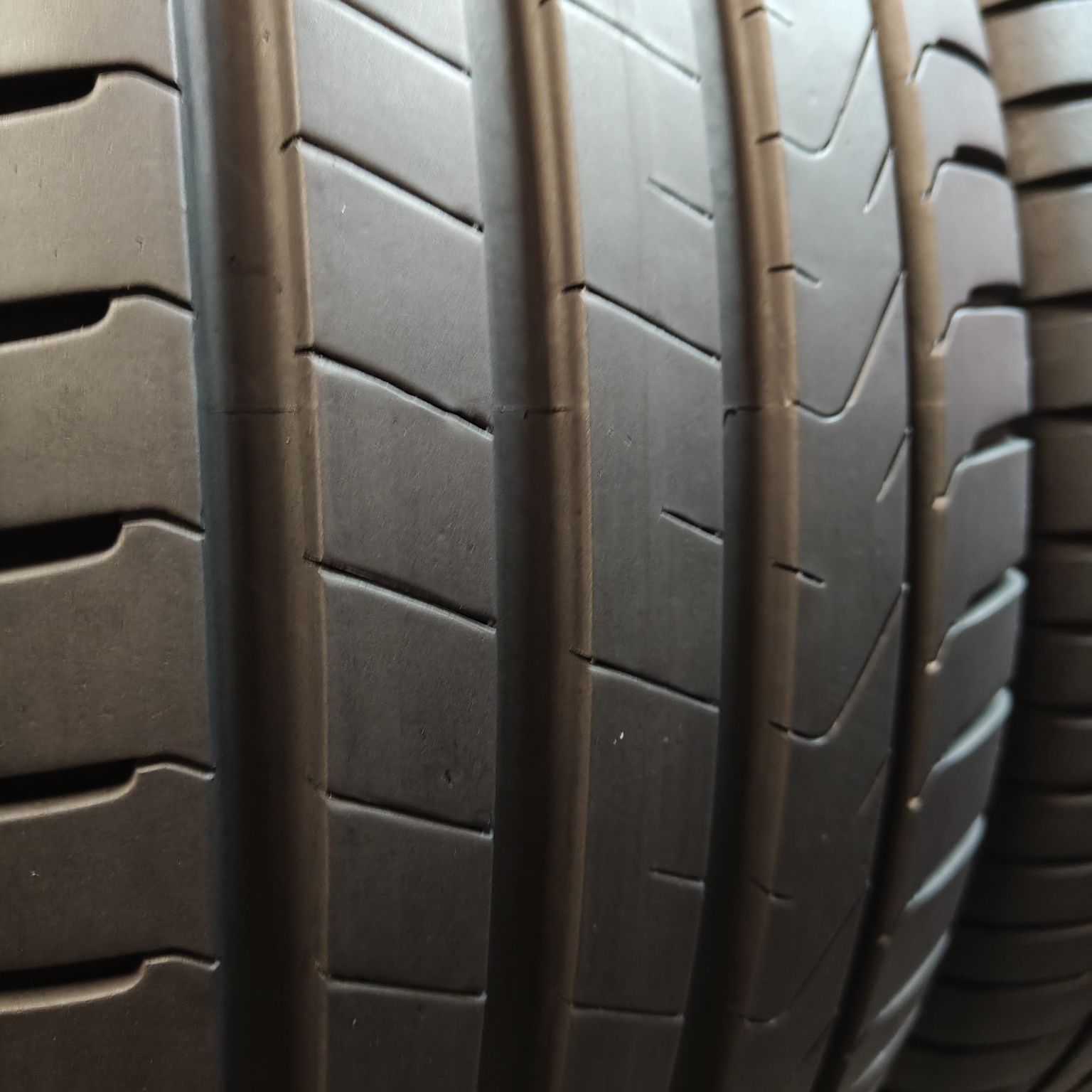 255/45/19 Sprzedam parę opon letnich Pirelli