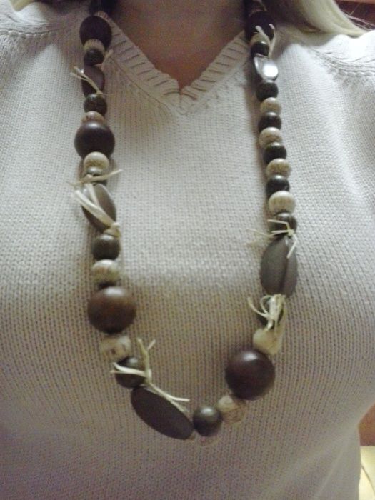 Piękne drewniane korale w stylu etno