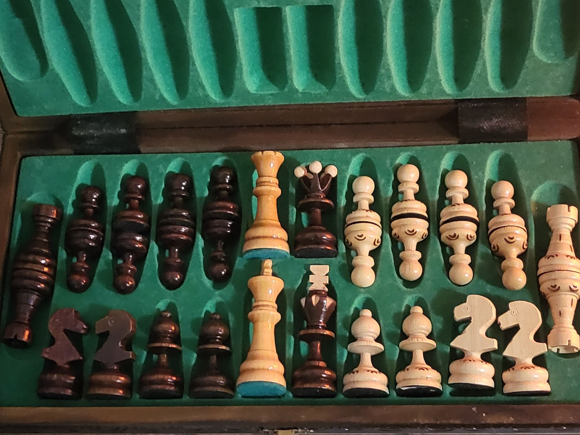 Шахматы игра из дерева