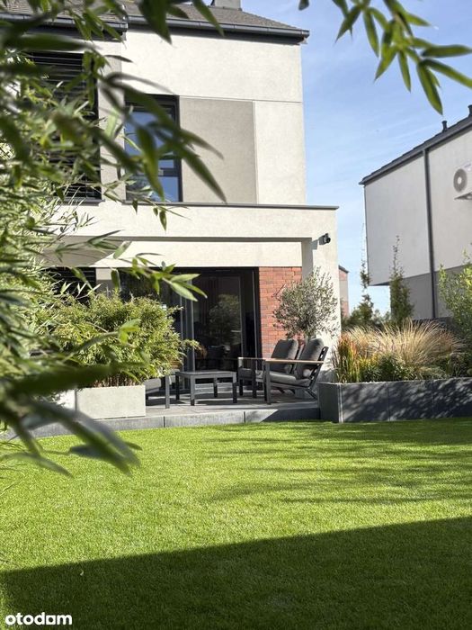 Nowoczesny bliźniak, bardzo wysoki standard, piękny ogród.