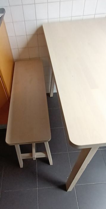 Mesa e 2 bancos Ikea