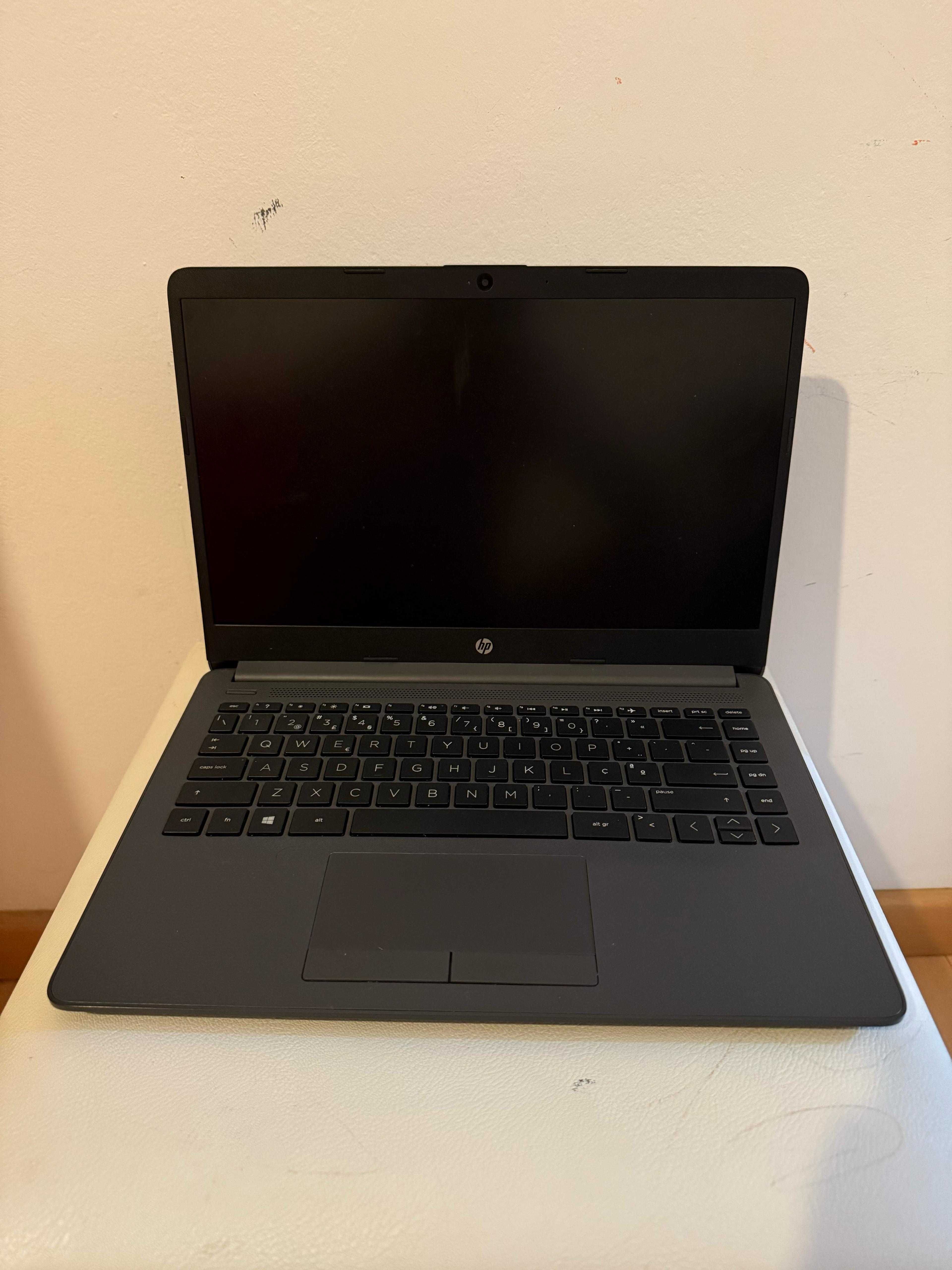 Portátil HP AMD Ryzen 5300U