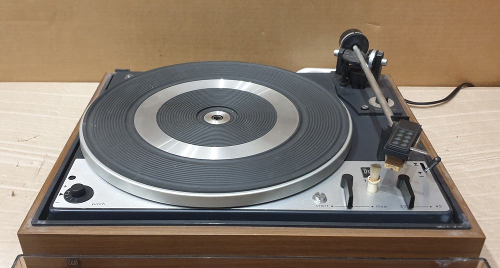 Автоматичний Hi-Fi програвач вінілових платівок Dual CS 1225.