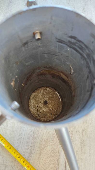 Stojak pod choinkę - mocny, metalowy, wytrzymały