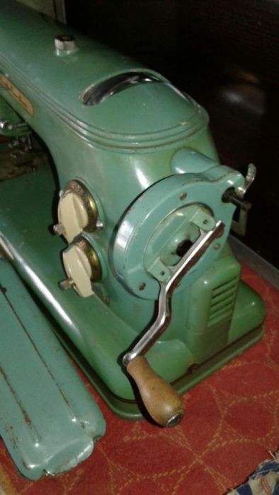 Тула=швейная машинка с вмонтированным мотором