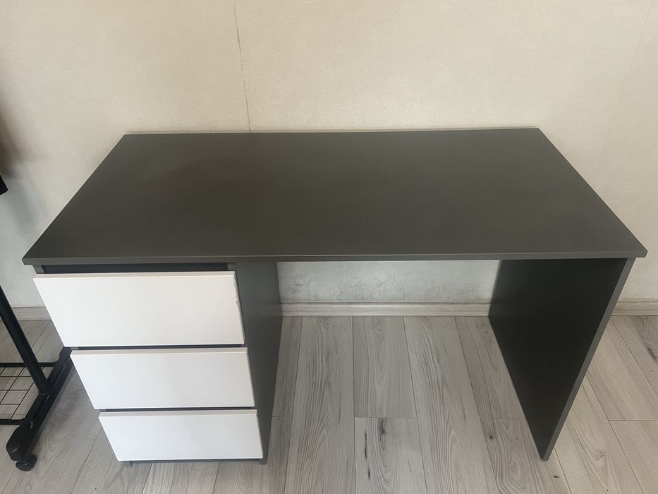 Продам письмовий стіл