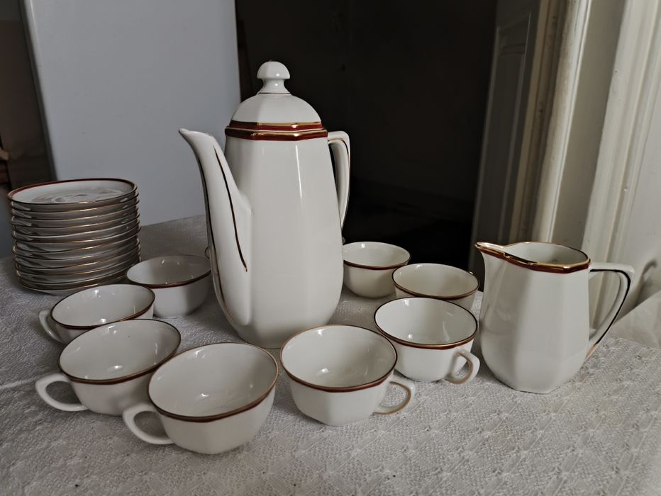 Serviço de café com dourado