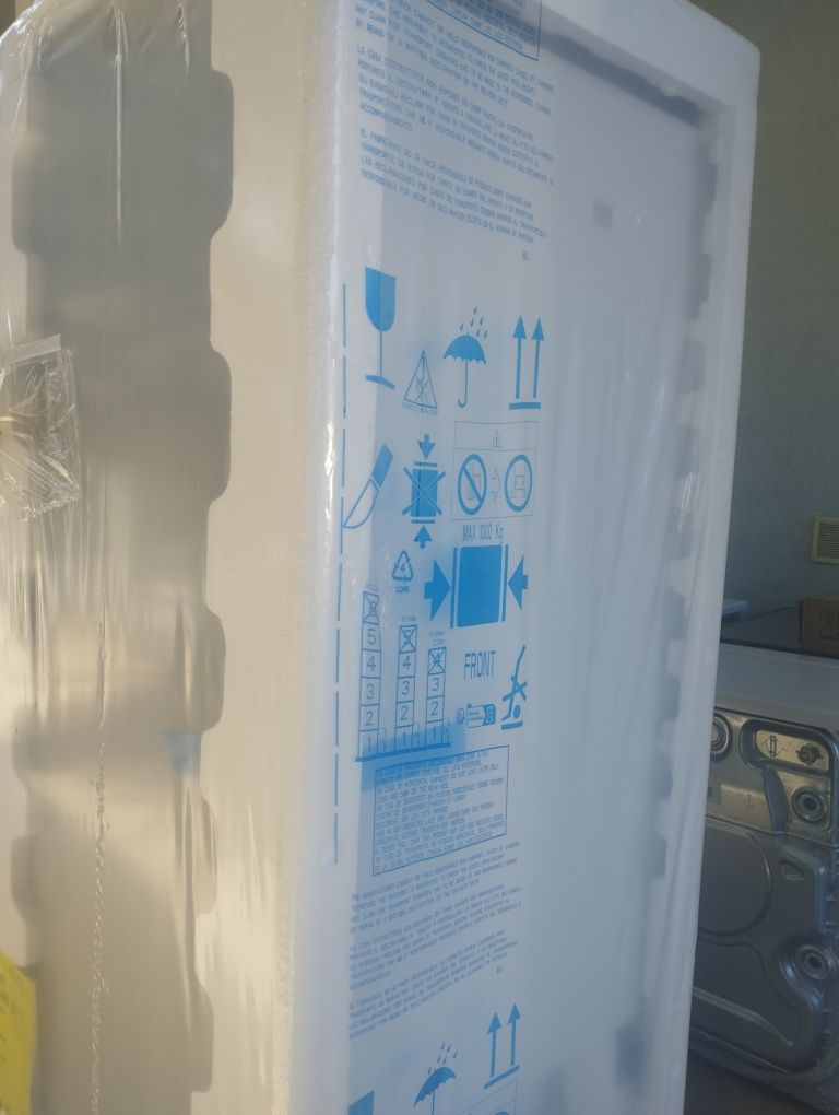 Sprzedam lodówkę Whirlpool do zabydowu nowy