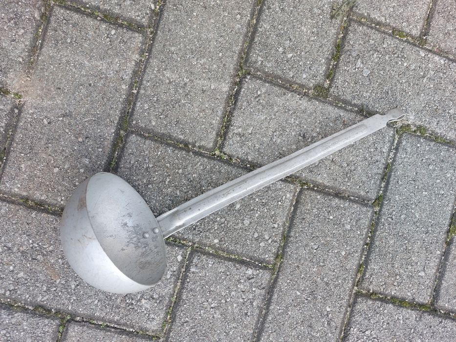 Antiguidades - várias (cinzeiro, candeeiro, facas-cerra e colher)