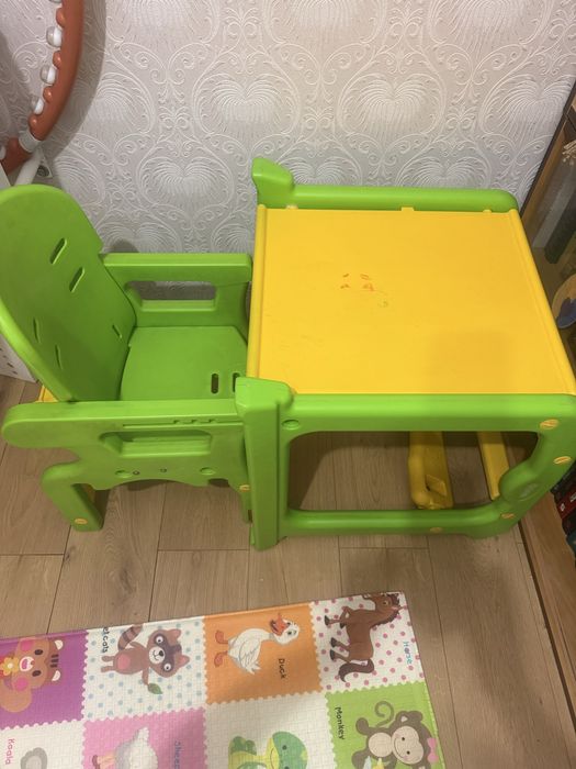 Дитячий стіл та стілець