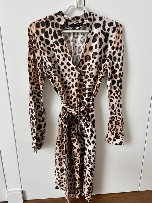 Sukienka w panterkę Reserved