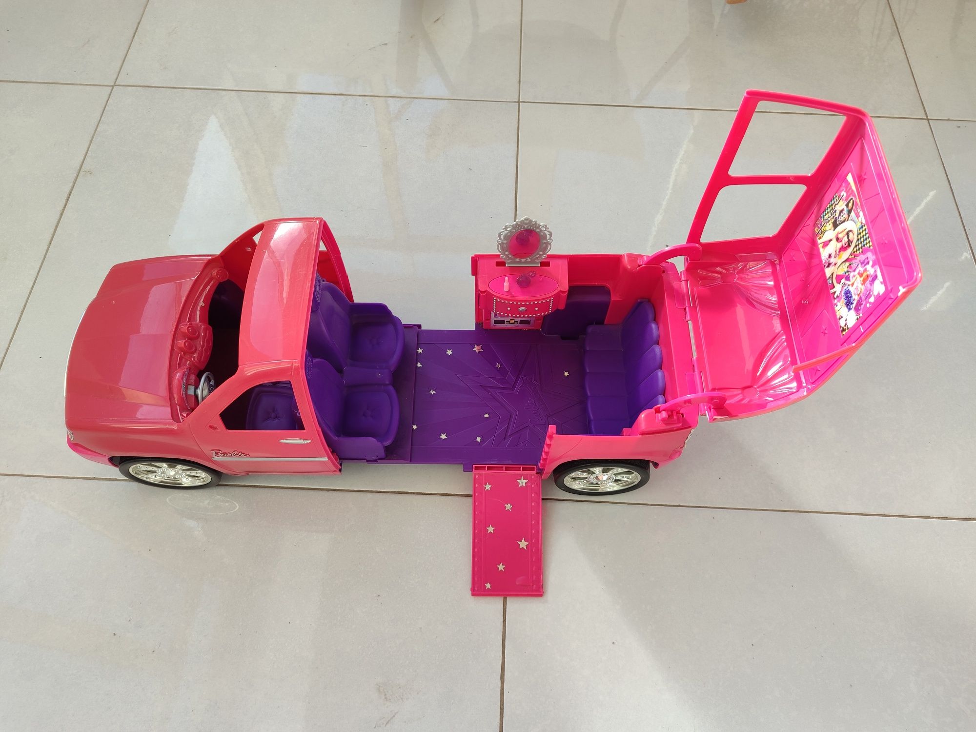 Carro da Barbie extendivel e descapotavel