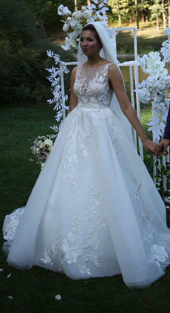Весільна сукня Dominiss