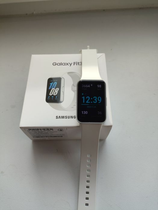 Фітнес-браслет Samsung Galaxy Fit3 Silver (SM-R390NZSASEK)