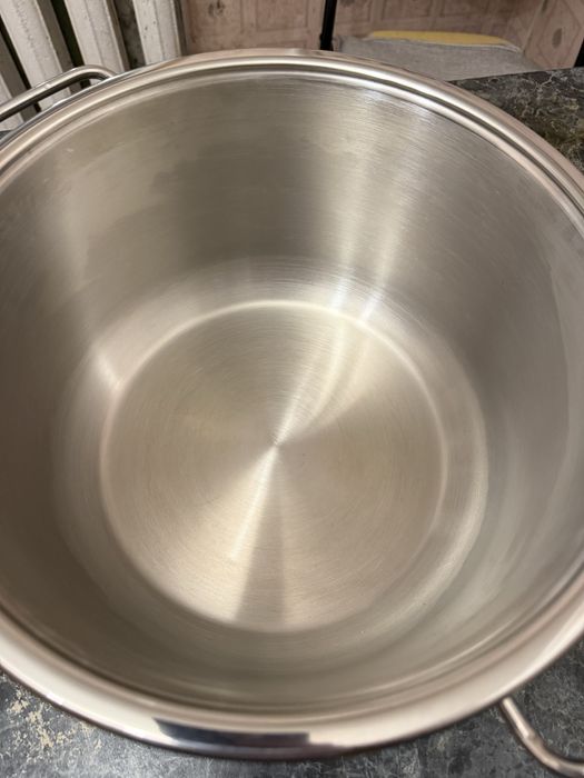 Продам кострюлю 11 литров