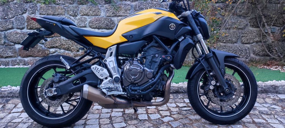 Yamaha MT-07 Amarela