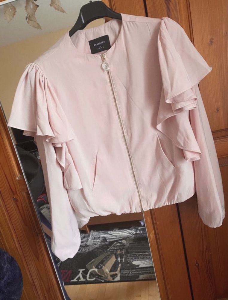 Nowa bluza kurtka Reserved z falbankami pudrowy róż jasny różowa 34 XS
