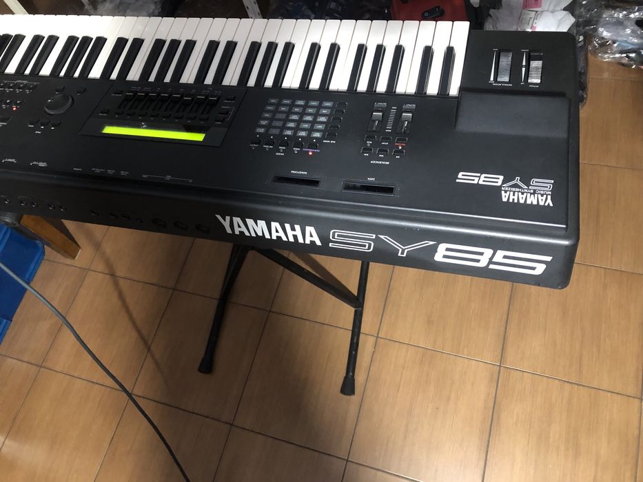 Syntezator Yamaha SY85