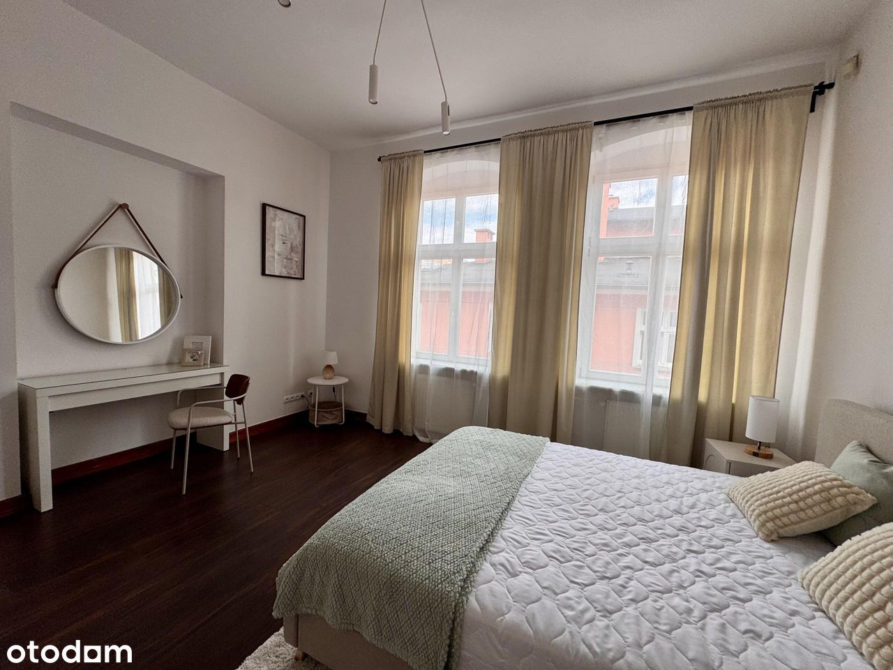 Przestronny, w pełni urządzony apartament w centru