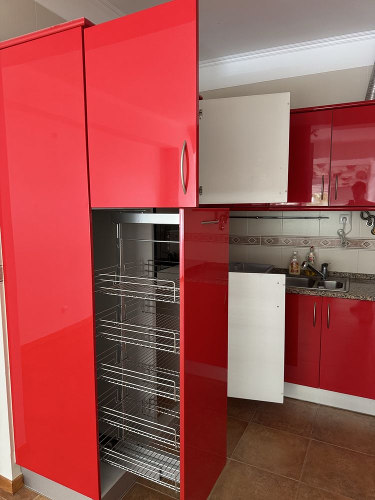 Cozinnha vermelha completa