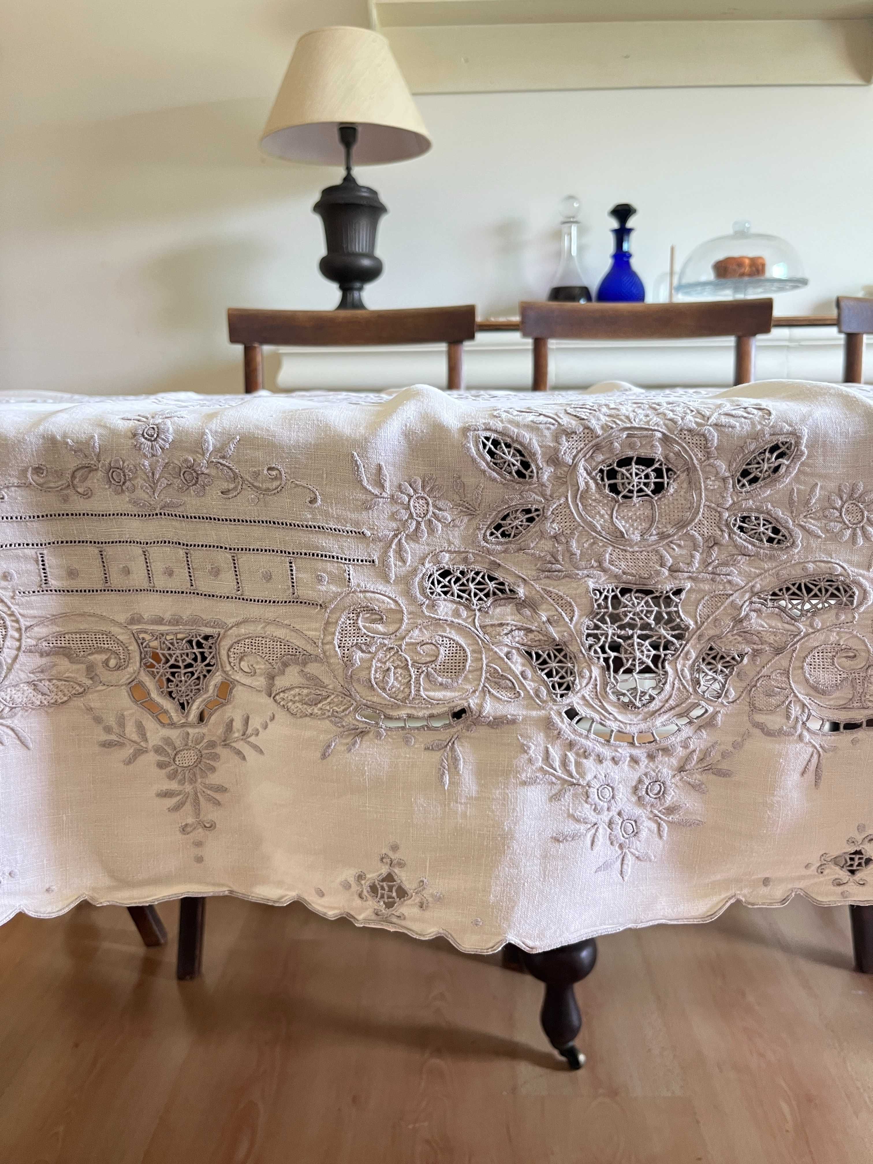 Toalha de Mesa em Bordado Madeira 100% Linho 8 Lugares