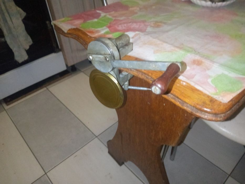 Продам ключ для выравнивания крышек.