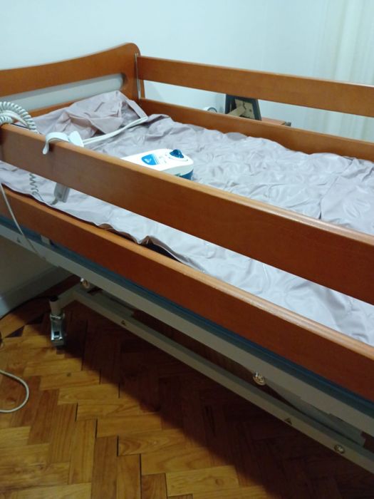 Cama articulada semi-nova