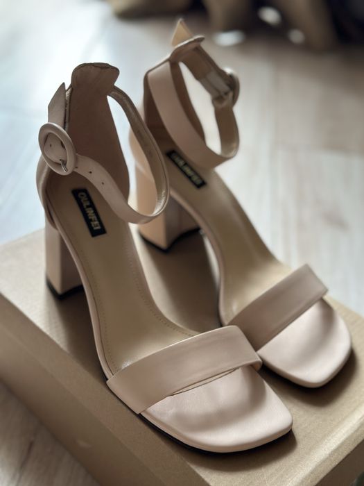 Босоніжки шкіряні