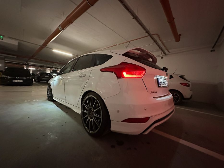 Ford Focus ST-Line 1.5 EcoBoost (niski przebieg)