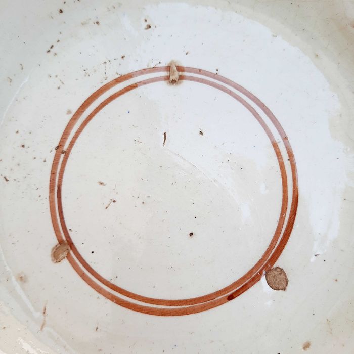 Taça em faiança portuguesa do século XIX.  Esmalte e policromada.