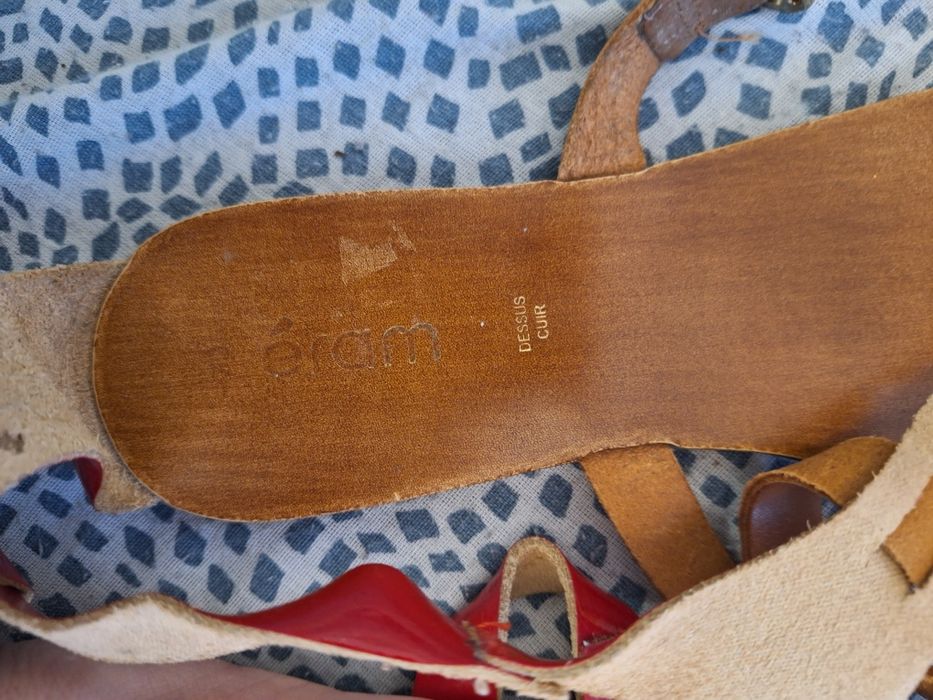 Шкіряні босоніжки eram