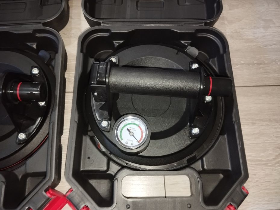 Przyssawka próżniowa do przenoszenia płytek