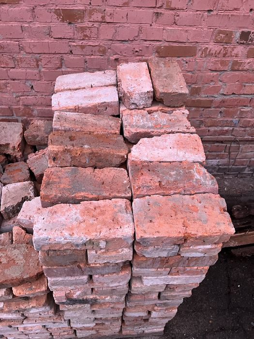 Продам цеглу кирпич б/у є 3000шт.