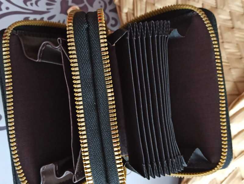 Czarny portfel damski zamki skóra ekologiczna dużo przegródek na karty