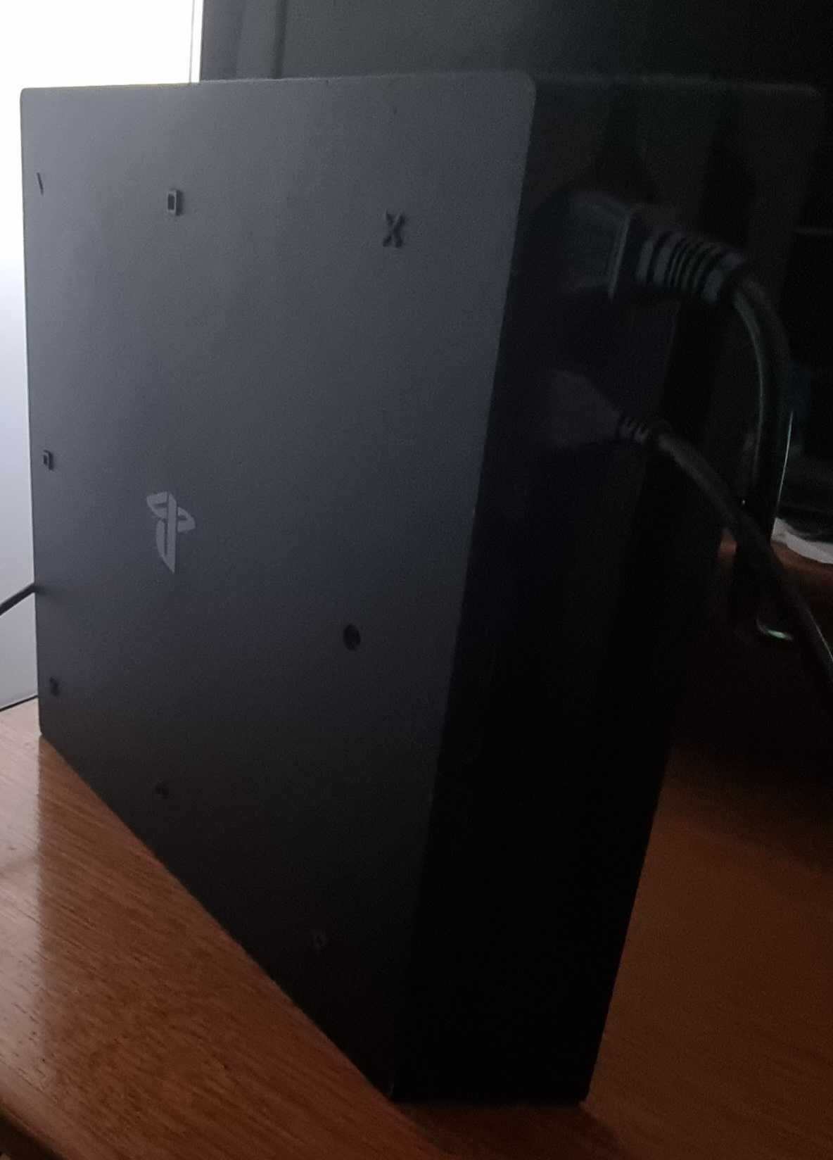 PS4 PRO 1tb 260€ negociável com jogo