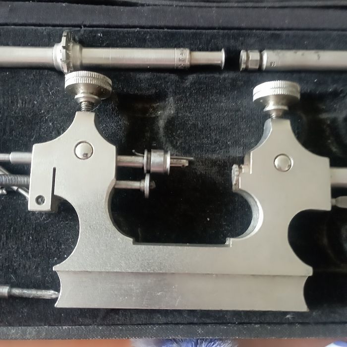 Антикварный часовой инструмент — центровой мини-станок (watchmaker’s t