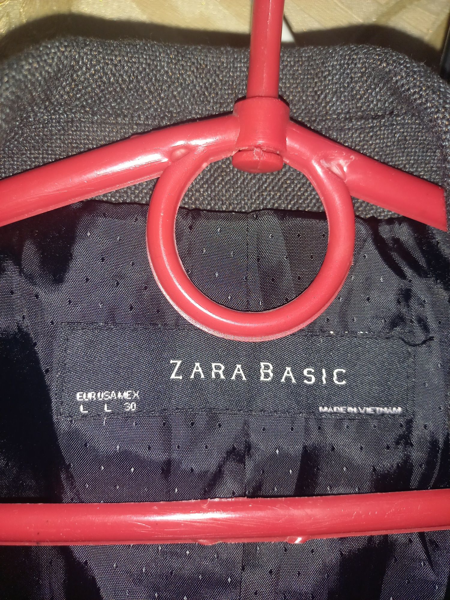 Жіночий піджак ZARA.