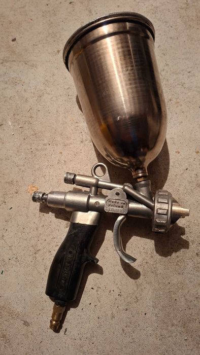 Stary polski pistolet lakierniczy CHS