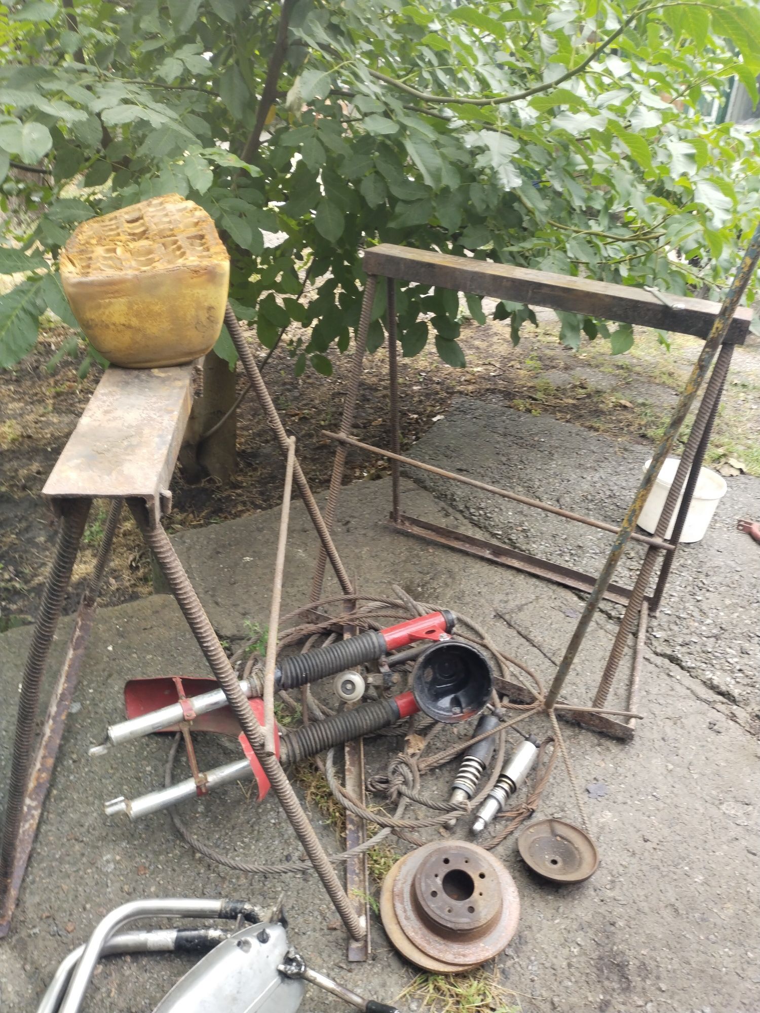 Продам метал рельса,кругляк квадрат