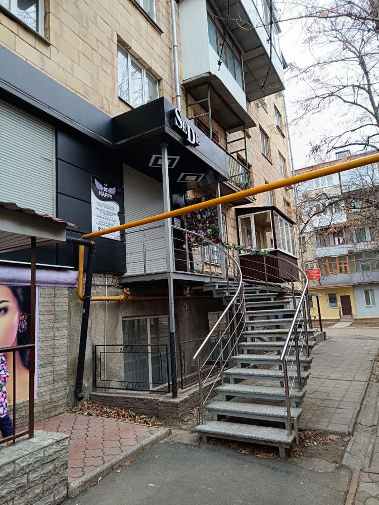 Сдам помещение с отдельным входом в 2 мин. От м. Бот.Сад