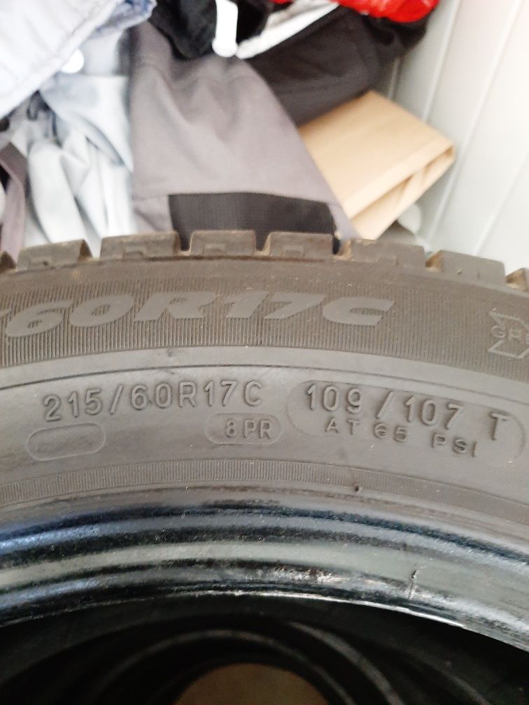 Opony Michelin Agilität 215/60r17c 2stk