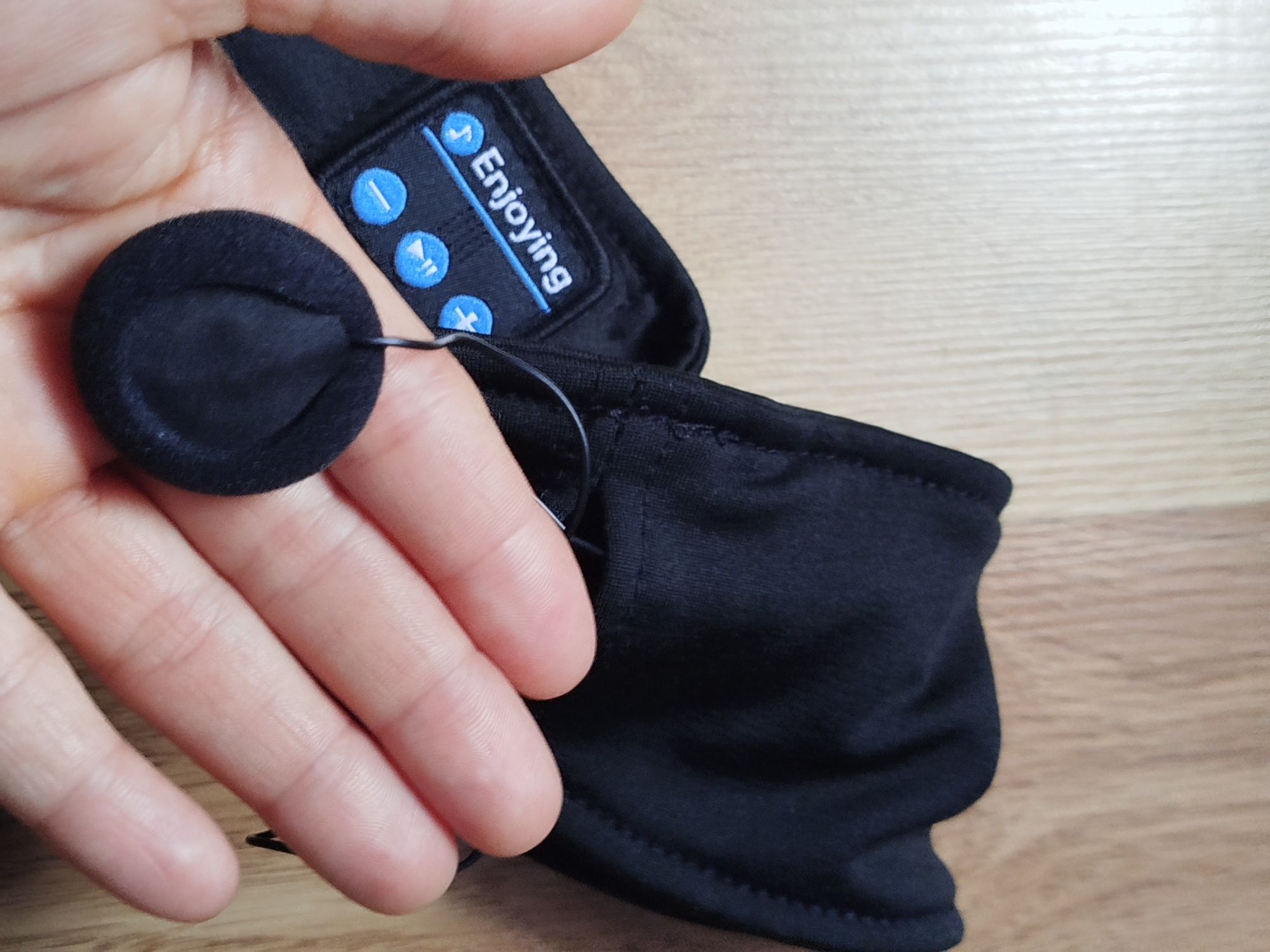 Opaska z wbudowanymi słuchawkami bluetooth,do biegania,na rower