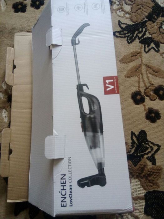 Пылесос вертикальный