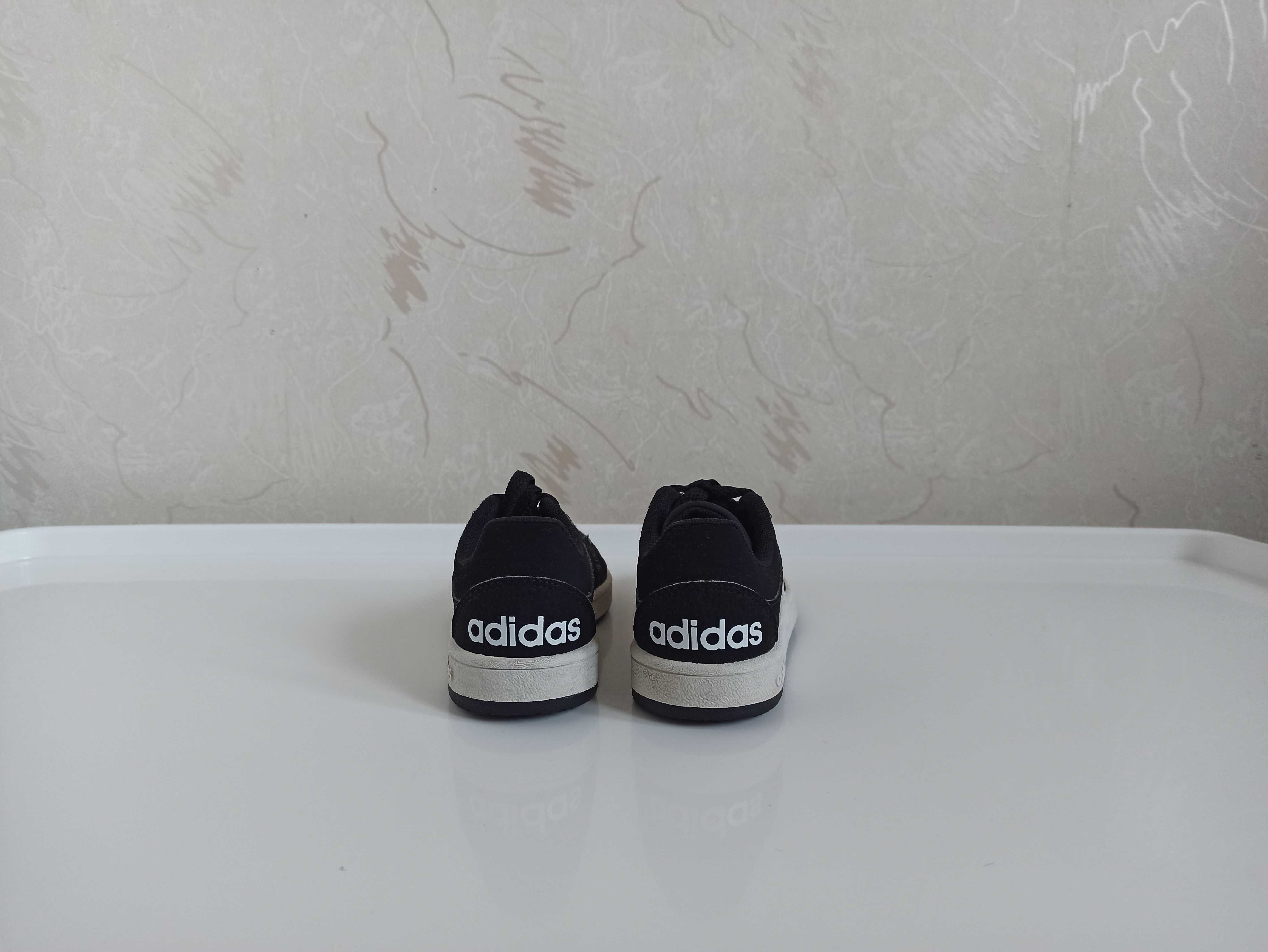 дитячі кросівки Adidas