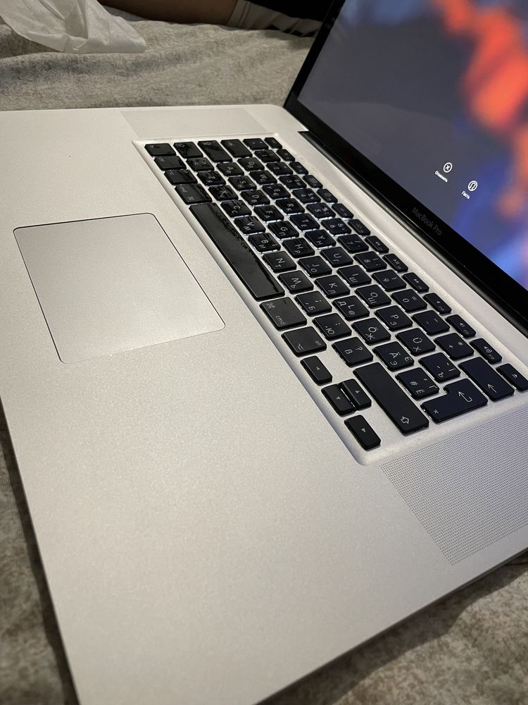 macbook pro 17 2011